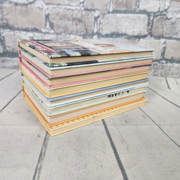 Vintage 1980s Set of 8 Hardcover Weekly Reader Books School Elementary - Picture 9 of 10